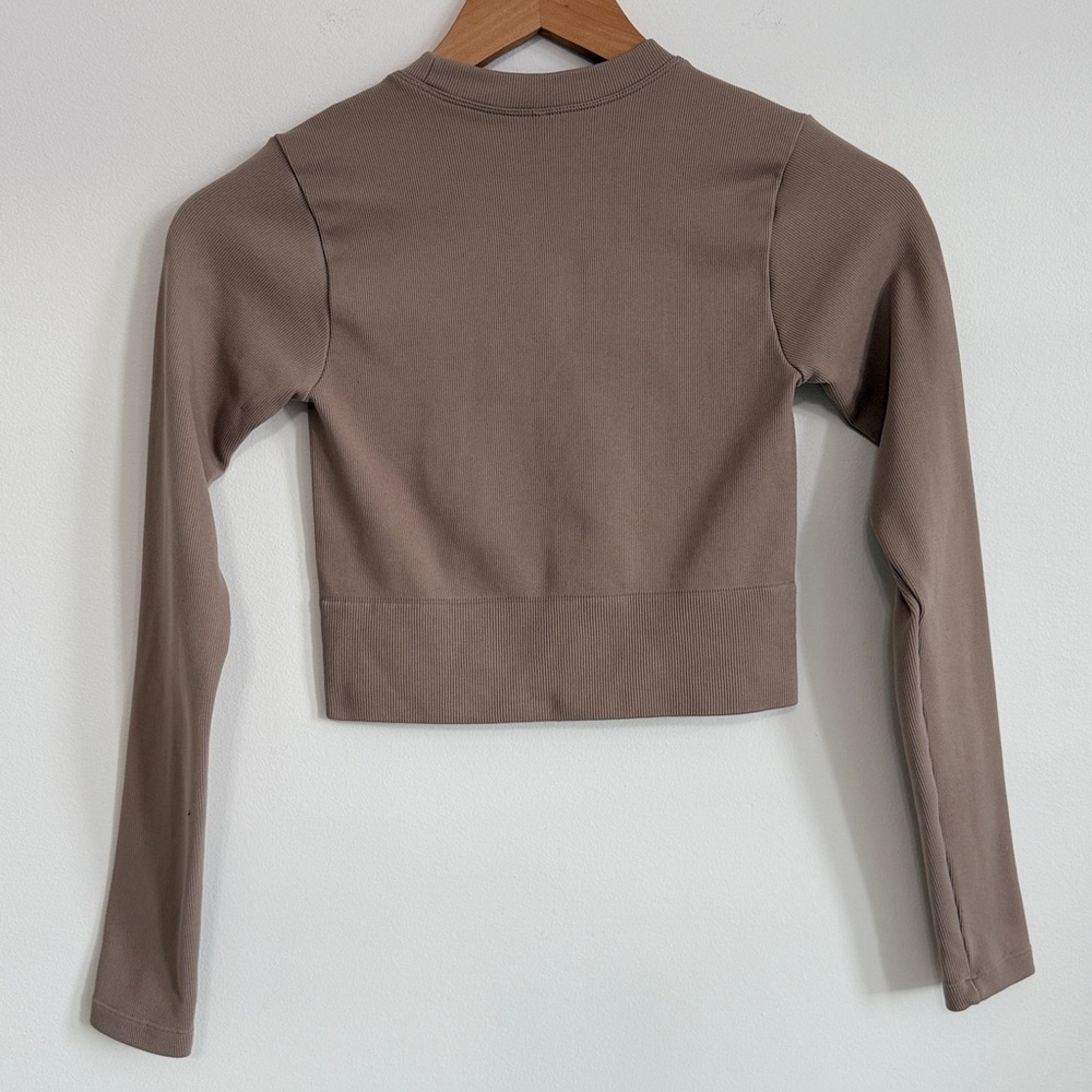 Dynamite Taupe Long Sleeve Ribbed Crop Top - Picture 4 of 8